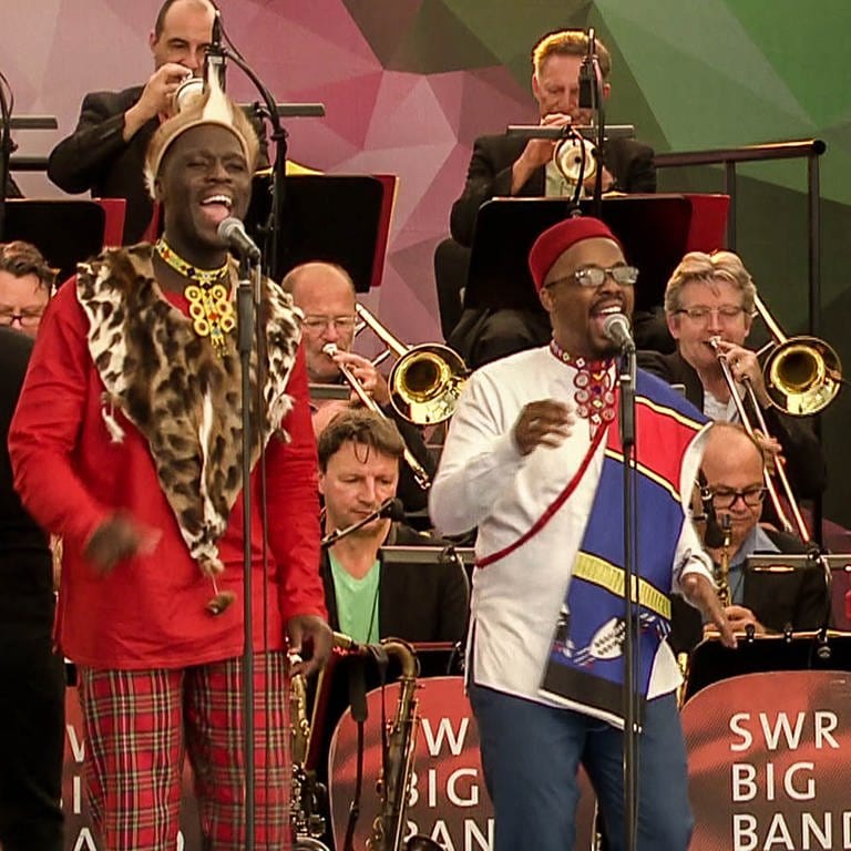 Afrikanische Sänger und die SWR Big Band (Foto: SWR)