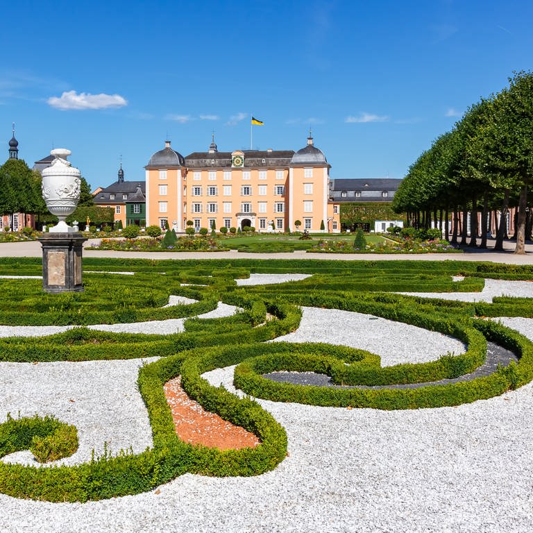 Schwetzinger Schloss mit Park