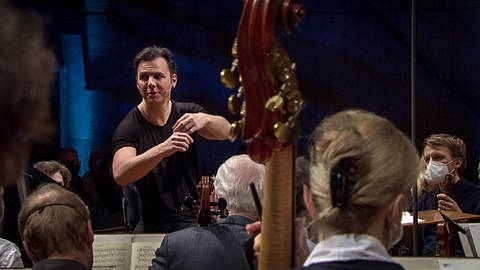 Teodor Currentzis probt mit dem SWR Symphonieorchester proben