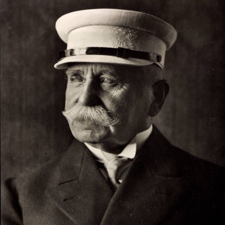 Ferdinand Adolf Heinrich August Graf von Zeppelin (1838 - 1917), Entwickler und Begründer des Starrluftschiffbaus