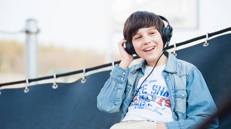 Junge mit Kopfhörer (Foto: Getty)