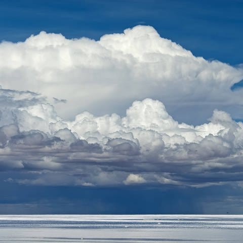 Wolkenformation über dem Salar de Uyuni  Bolivien