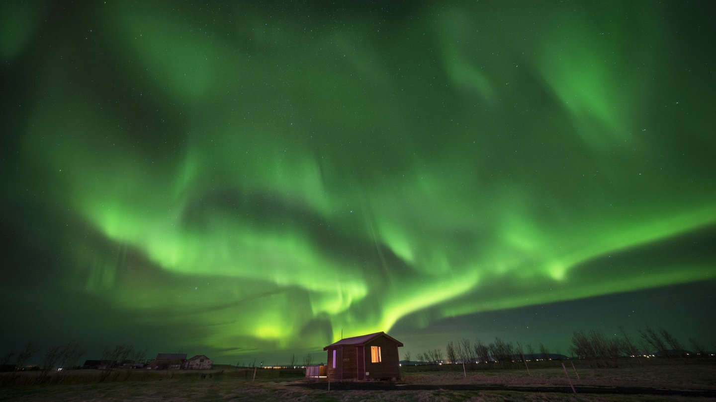 Grün leuchtende Polarlichter | So entstehen Polarlichter