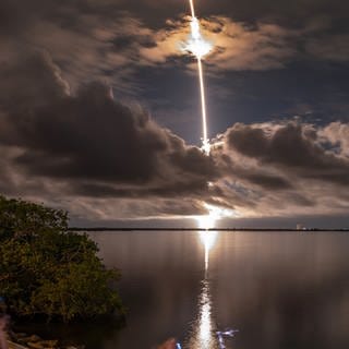 Die "Polaris Dawn"-Mission hebt mit einer SpaceX Falcon 9-Rakete am Kennedy Space Center in Cape Canaveral (Florida, USA) ab.