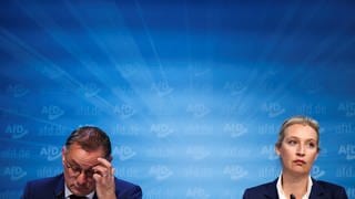 Alice Weidel and Tino Chrupalla bei einer Pressekonferenz der AfD.