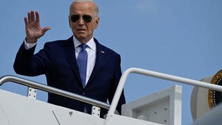 US-Präsident Joe Biden steigt in die Air Force One.