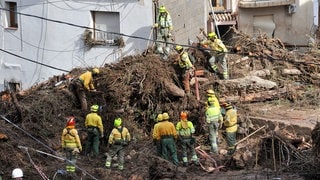 Rettungskräfte suchen in der Provins Albacete nach Vermissten in den Trümmern des Hochwassers.