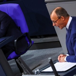 Olaf Scholz und Friedrich Merz im Bundestag