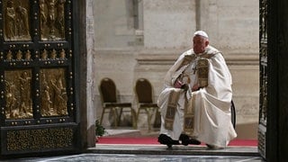 Papst Franziskus eröffnet das Heilige Jahr 2025