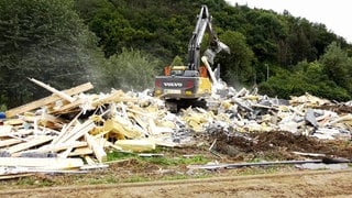 Trümmer eines Hauses, welches nach der Flut im Ahrtal zerstört wurde