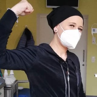 Junge Frau mit Krebserkrankung besiegt Krankheit