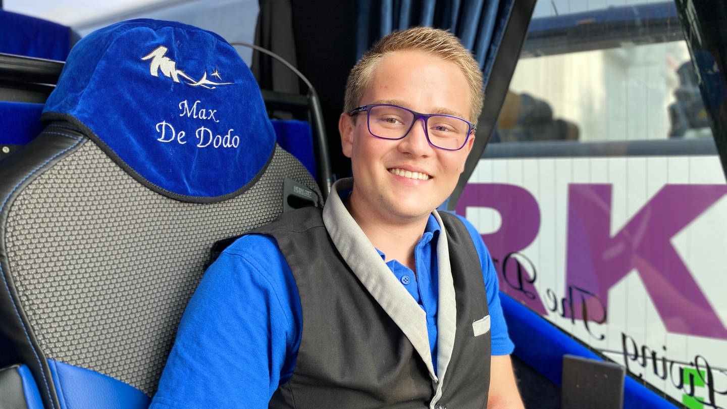 Max aus der Pfalz ist einer der jüngsten Reisebusfahrer Deutschlands
