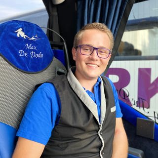 Max aus der Pfalz ist einer der jüngsten Reisebusfahrer Deutschlands