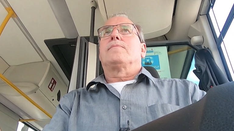 Bernd Pertzborn ist Busfahrer aus Leidenschaft