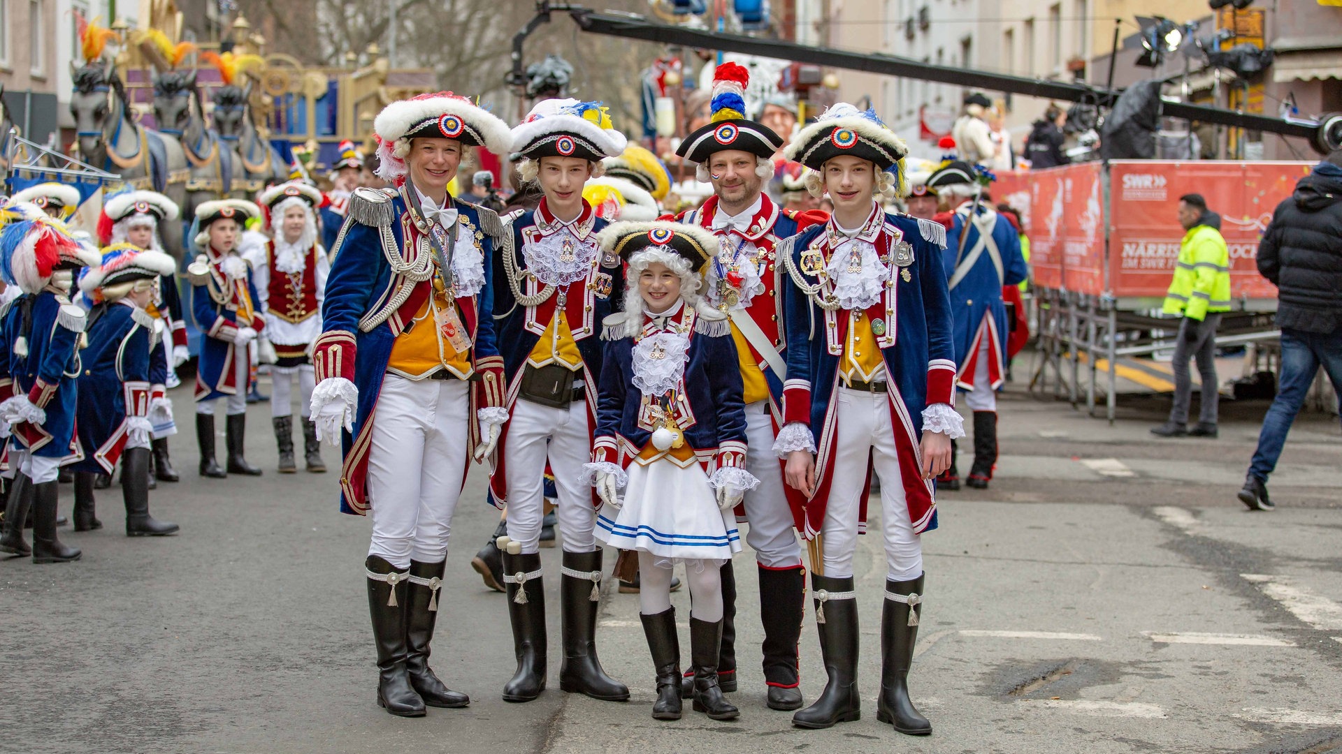 Eine Familie Bei Der Mainzer Ranzengarde – Fastnacht Ist Mehr Als Nur ...