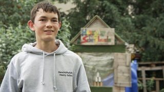 Junge, 15 Jahre alt, baut Freizeitpark
