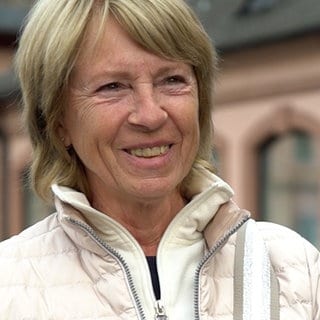 Frau am Mainzer Marktplatz