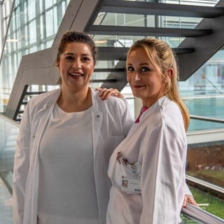 Katharina und Nicole geben Kosmetikkurse für Krebspatientinnen