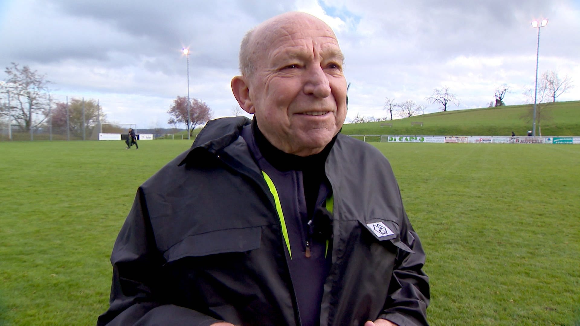 Seit 58 Jahren Schiedsrichter: Deshalb denkt Umberto mit 83 Jahren noch nicht an den Ruhestand