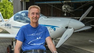 Trotz Flugzeugabsturz – Peter sitzt wieder als Pilot im Cockpit