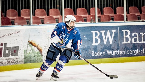 Paula auf dem Eishockeyfeld