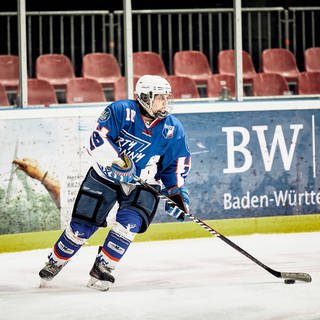 Paula auf dem Eishockeyfeld