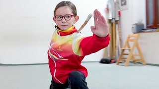 Pauline ist 10 Jahre und ein Kung Fu Talent. Sie trainiert in Tübingen und war für einen Talentwettbewerb in China. 