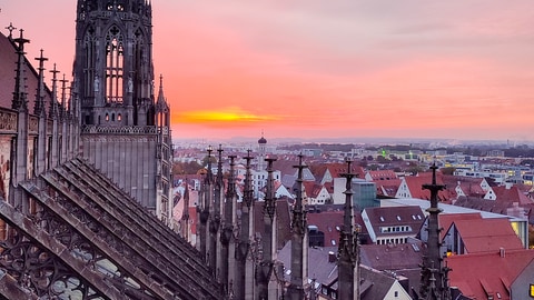 Ausblick auf den Sonnenuntergang vom Ulmer Münster. 