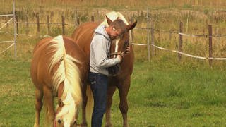 Eine tiergestützte Suchttherapie hilft Alexander ein neues Leben zu beginnen