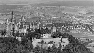 Burg Hohenzollern Luftaufnahme schwarz weiß