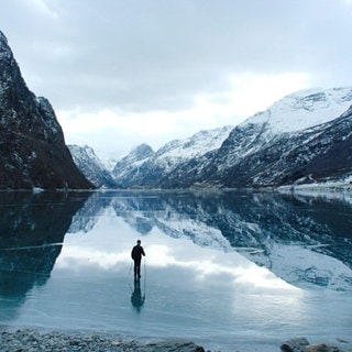 Winter am Oledalen-Fjord in Norwegen