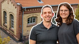 Timo und Katharina vor ihrem Industrie-Loft in einem alten Kasernengebäude in Landau