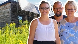 Ronald, Elena und Martina wollen in ihrem Stroh-Lehm-Holz-Haus so nachhaltig wie möglich wohnen.