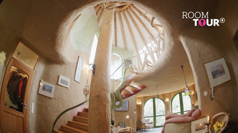 Ein Haus wie aus einem Fantasy-Film ohne Ecken und Kanten, mit organischen und geschwungenen Formen.