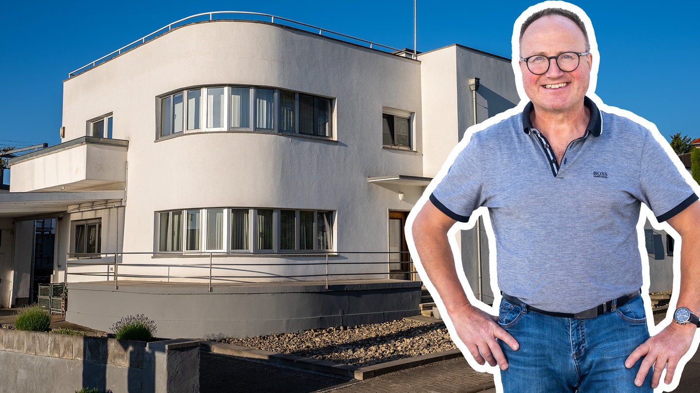 Winzer Jochen wohnt mit seiner Familie in einem Weingut im original Bauhaus-Stil.