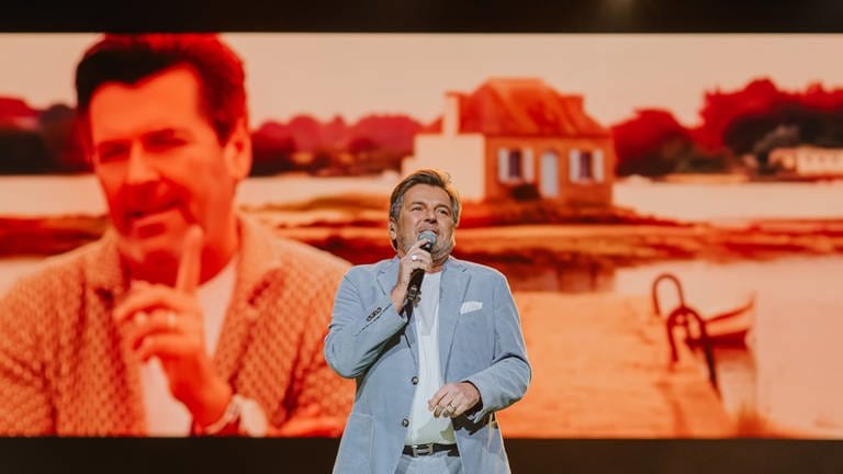 Thomas Anders auf der Bühne der Schlagernacht des Jahres 2023 in Mannheim