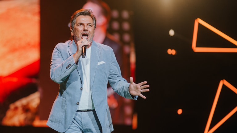 Thomas Anders auf der Bühne der Schlagernacht des Jahres 2023 in Mannheim