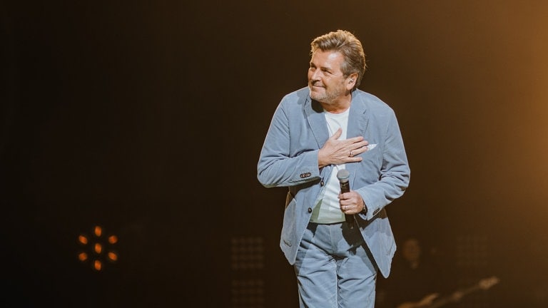 Thomas Anders auf der Bühne der Schlagernacht des Jahres 2023 in Mannheim