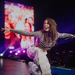 Vanessa Mai in action bei der Schlagernacht in Stuttgart.