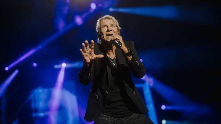 Matthias Reim während seines Auftritts bei der Schlagernacht 2024 in Stuttgart