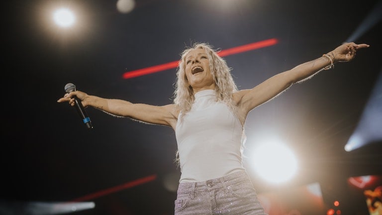 Christin Stark rockt bei der Schlagernacht 2024 in Stuttgart