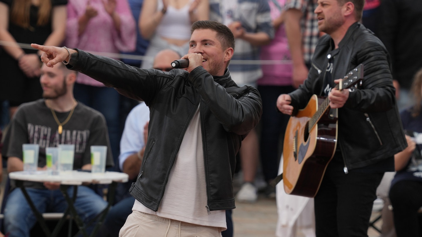 Joey Heindlezu Gast beim ZDF-Fernsehgarten in Mainz.