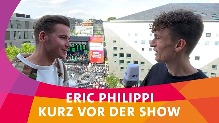 Eric Philippi im Interview mit Marcel Jakobi beim SWR Sommerfestival Ingelheim 2023 (Foto: SWR)