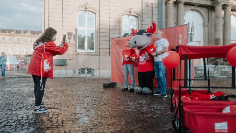 Bilder mit dem SWR3 Elch und den Herzen der Herzenssache