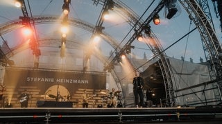 Stefanie Heinzmann Konzert auf dem SWR Sommerfestival auf dem Schlossplatz in Stuttgart