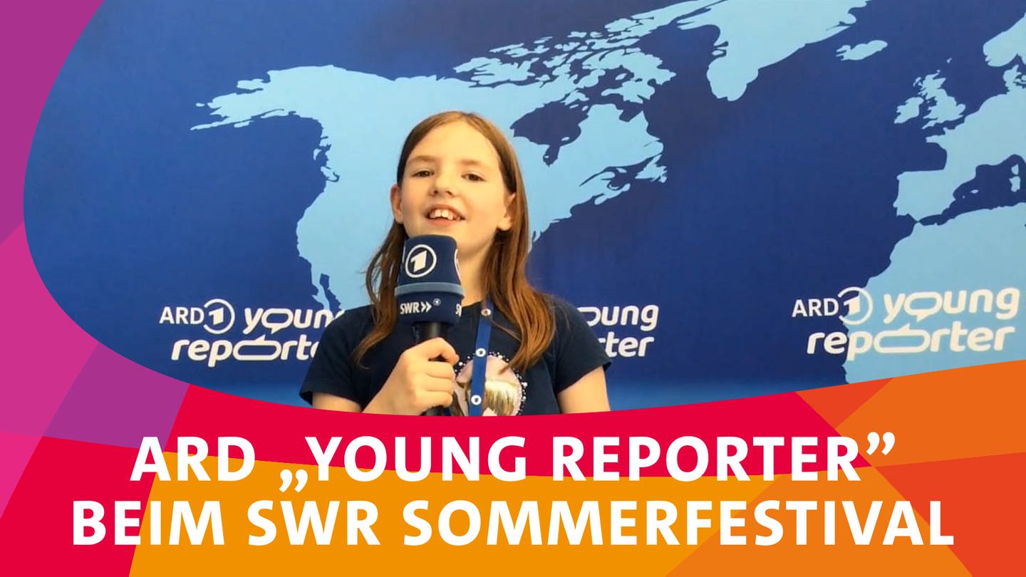 Das ARD „young reporter“-Zelt auf dem SWR Sommerfestival in Stuttgart ist der Ort für junge Journalistinnen und Journalisten. Wer möchte, erhält einen exklusiven Zugang zum Backstage-Bereich und darf von dort berichten. Erfahrene Medienprofis begleiten den journalistischen Nachwuchs und helfen bei der Erstellung ihres Films.