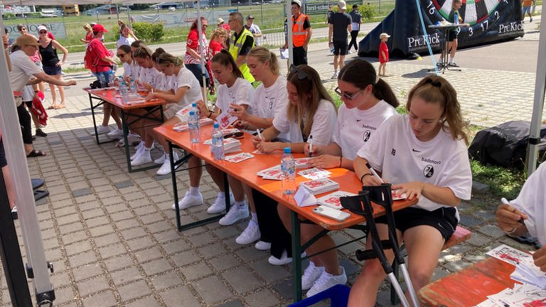 Fans bei der Saisoneröffnung SC-Freiburg gegen AC Florenz