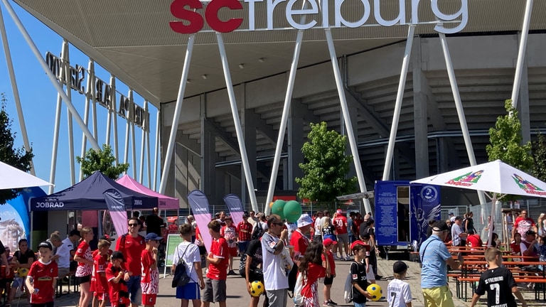 Fans bei der Saisoneröffnung SC-Freiburg gegen AC Florenz