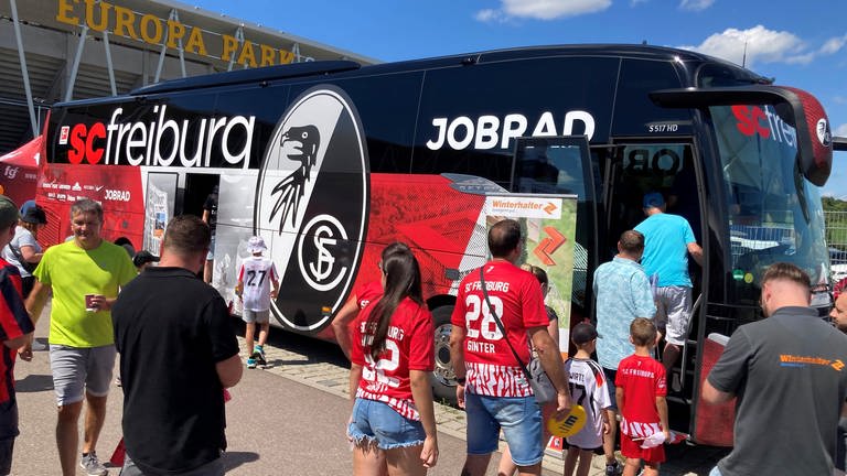 Fans bei der Saisoneröffnung SC-Freiburg gegen AC Florenz