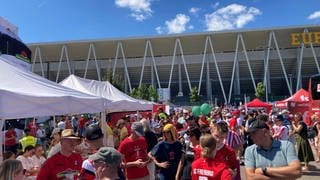 Fans bei der Saisoneröffnung des SC Freiburg gegen Florenz